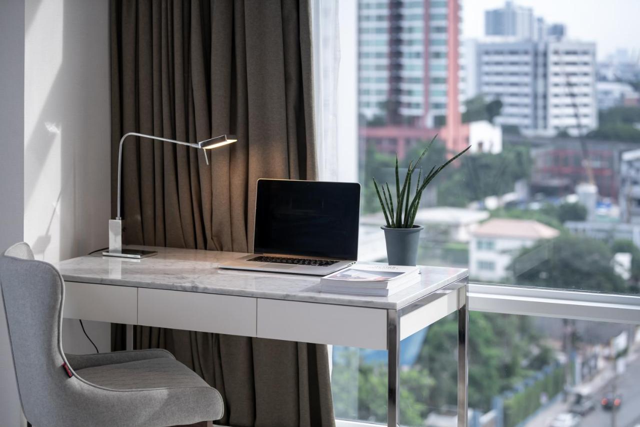 Jasmine 59 Hotel - SHA Extra Plus Bangkok Exterior foto A modern desk lamp