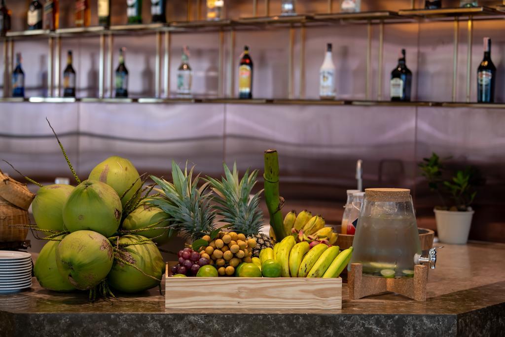 Jasmine 59 Hotel - SHA Extra Plus Bangkok Exterior foto Fruit at a bar