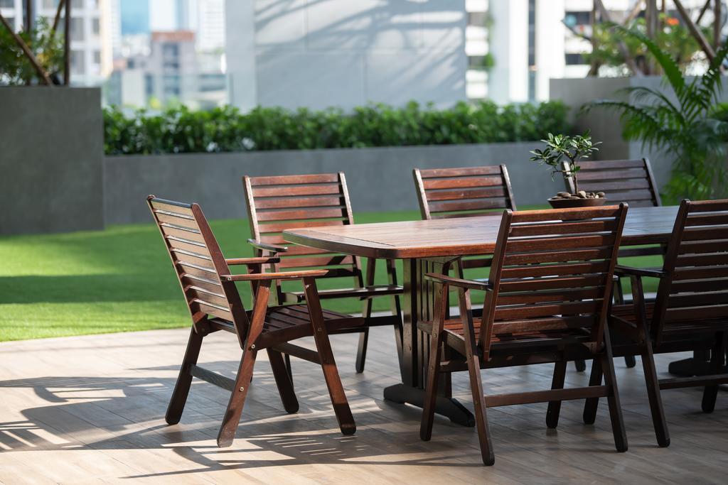 Jasmine 59 Hotel - SHA Extra Plus Bangkok Exterior foto Outdoor furniture