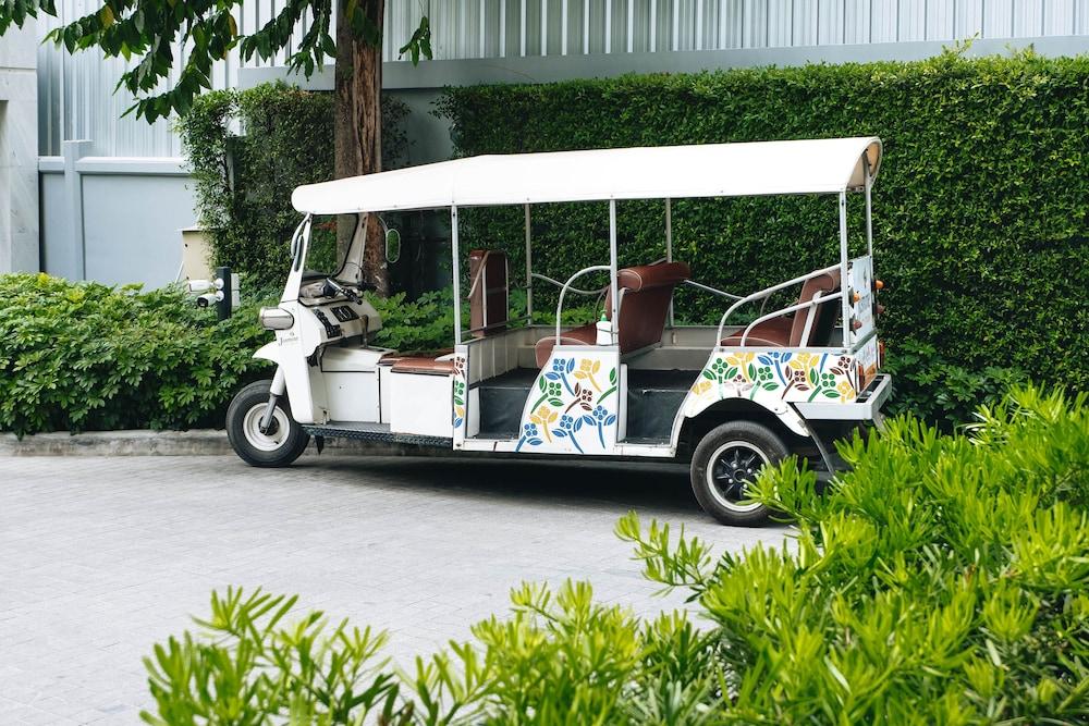 Jasmine 59 Hotel - SHA Extra Plus Bangkok Exterior foto A tuk-tuk in Bangkok