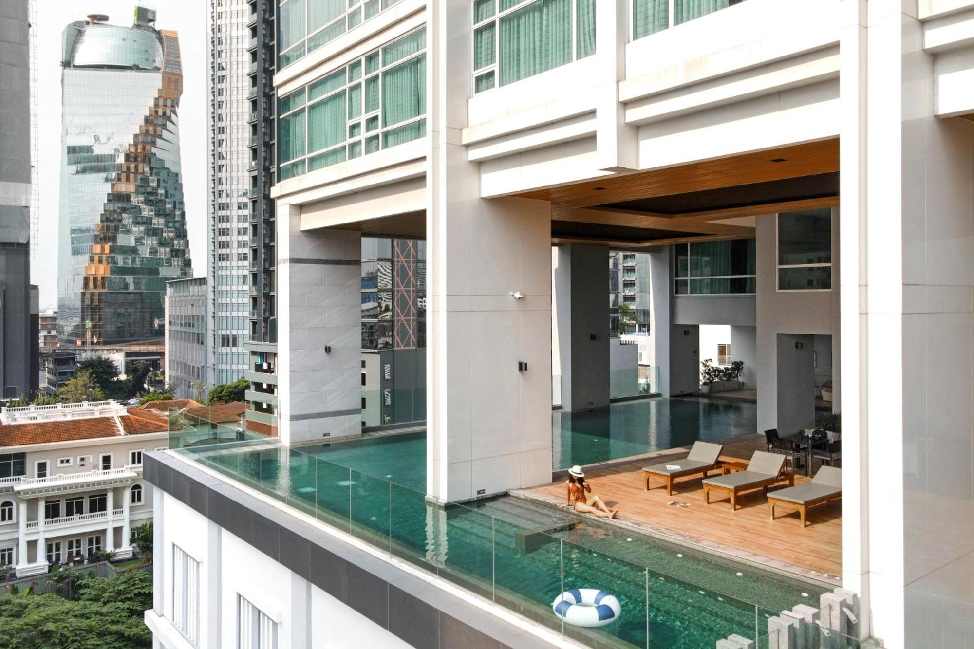 Jasmine 59 Hotel - SHA Extra Plus Bangkok Exterior foto The swimming pool at the 13th floor