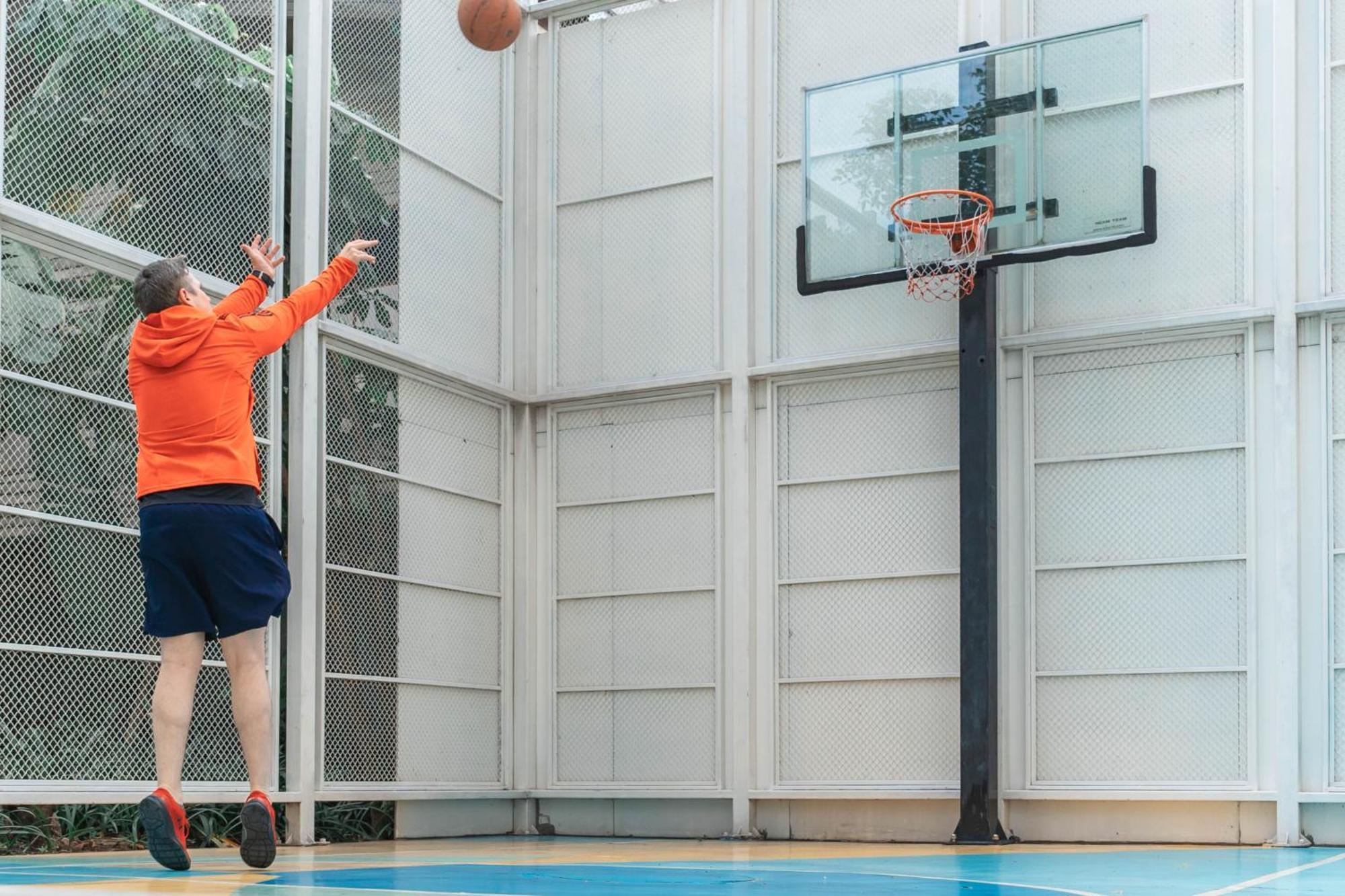 Jasmine 59 Hotel - SHA Extra Plus Bangkok Exterior foto Basketball player shooting a layup