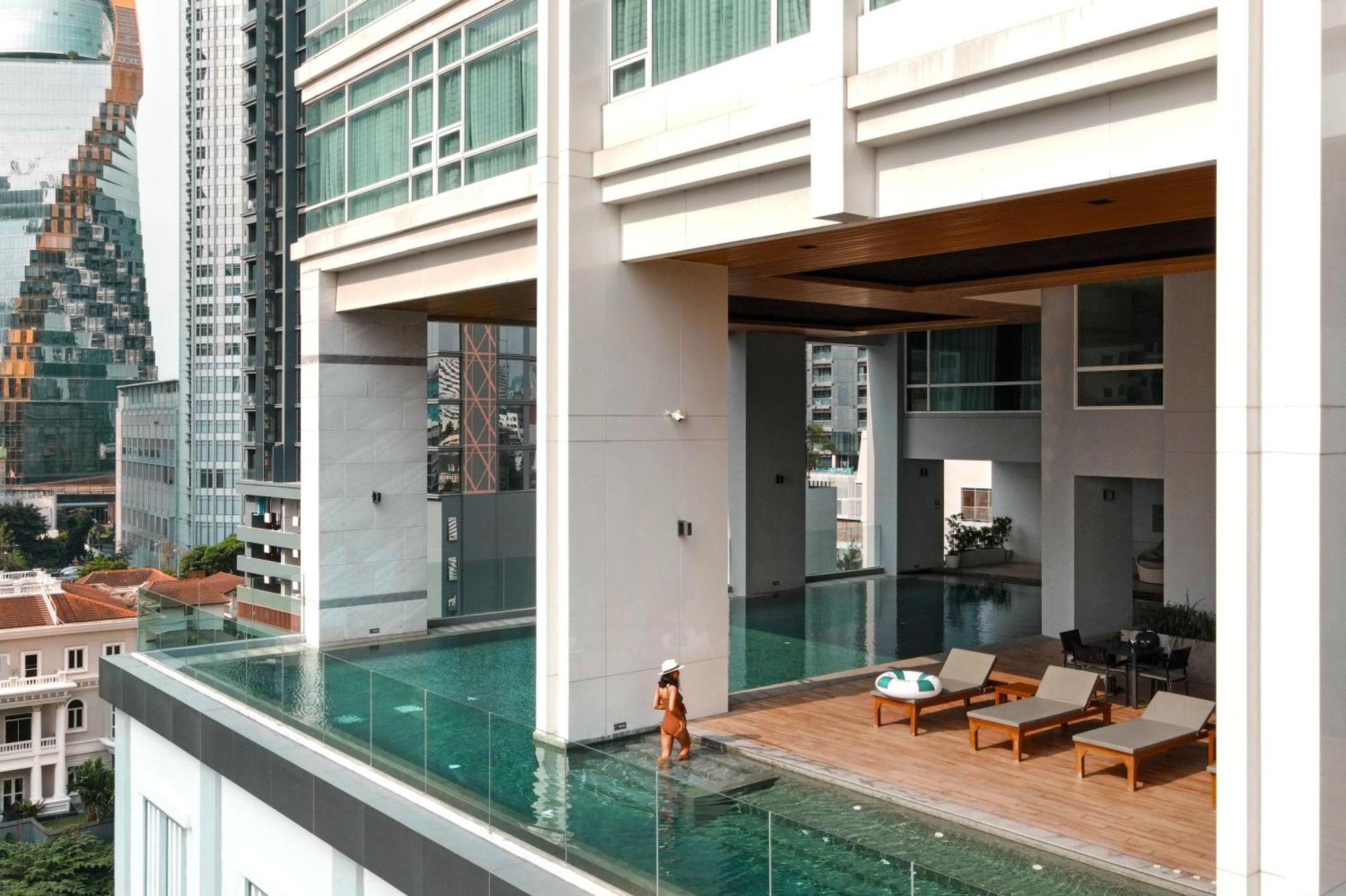 Jasmine 59 Hotel - SHA Extra Plus Bangkok Exterior foto The swimming pool at the 10th floor
