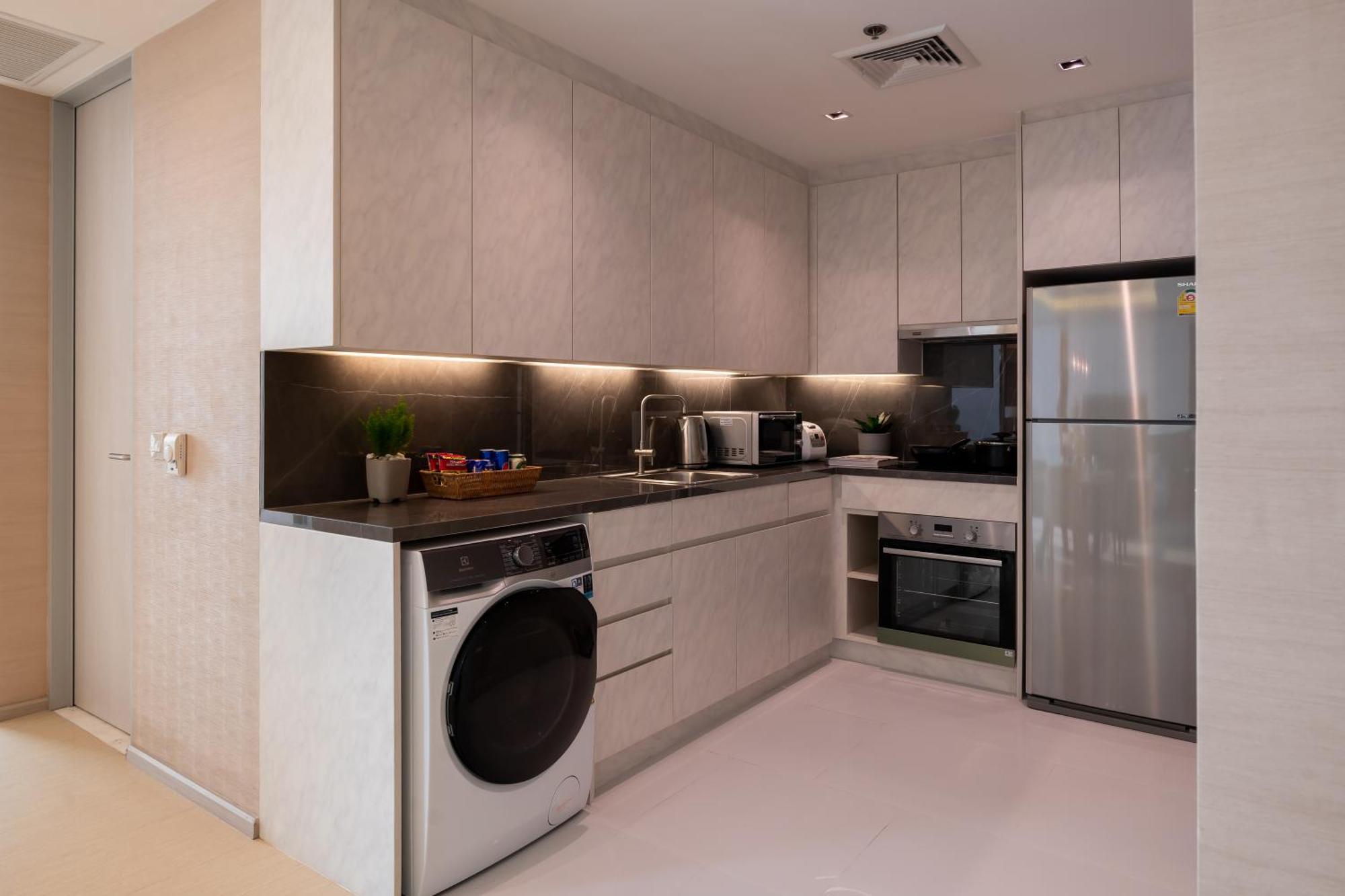 Jasmine 59 Hotel - SHA Extra Plus Bangkok Exterior foto A kitchen in a residential apartment