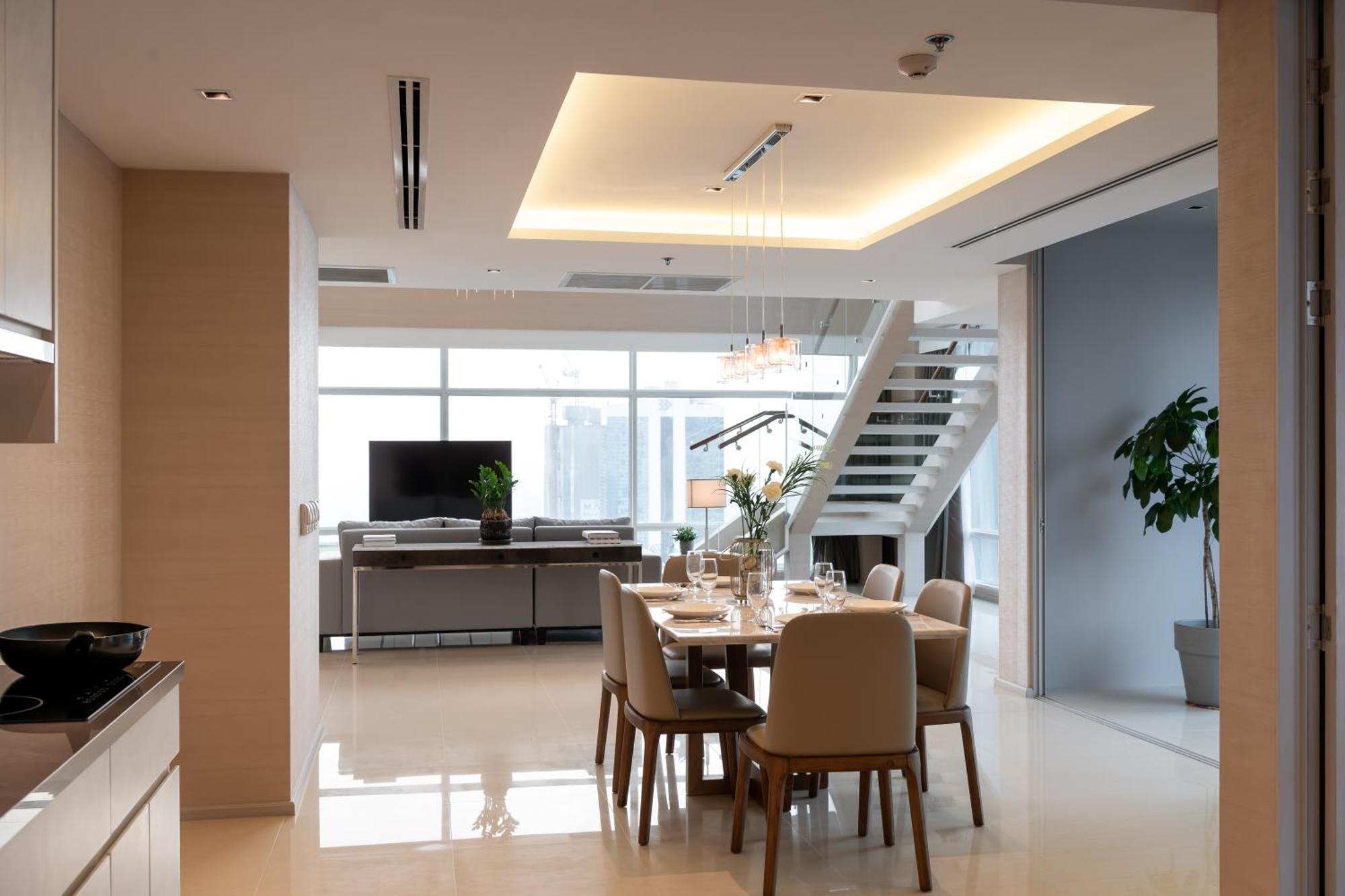 Jasmine 59 Hotel - SHA Extra Plus Bangkok Exterior foto A dining room in a modern home